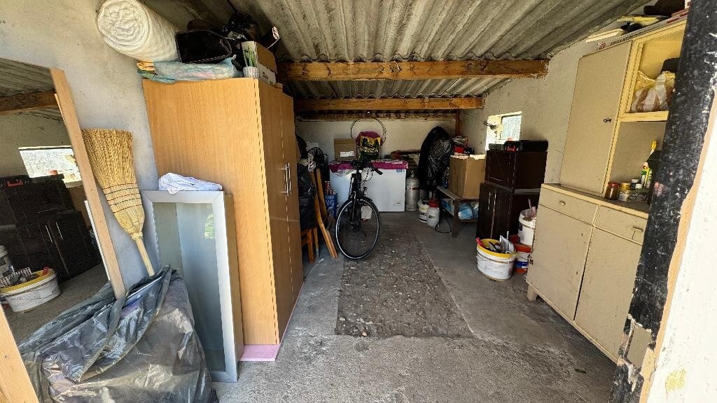 Tárolóhelyiség betonpadlóval