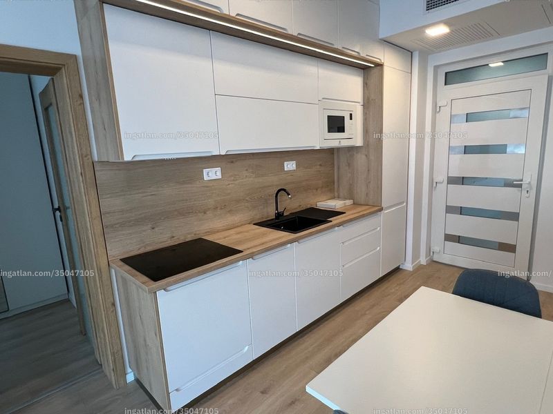 Modern konyha beépített Electrolux gépekkel, indukciós főzőlappal