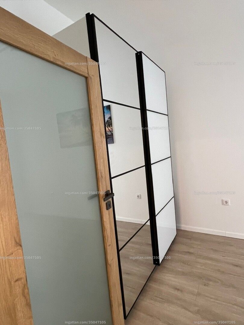 Hálószoba modern beépített szekrénnyel