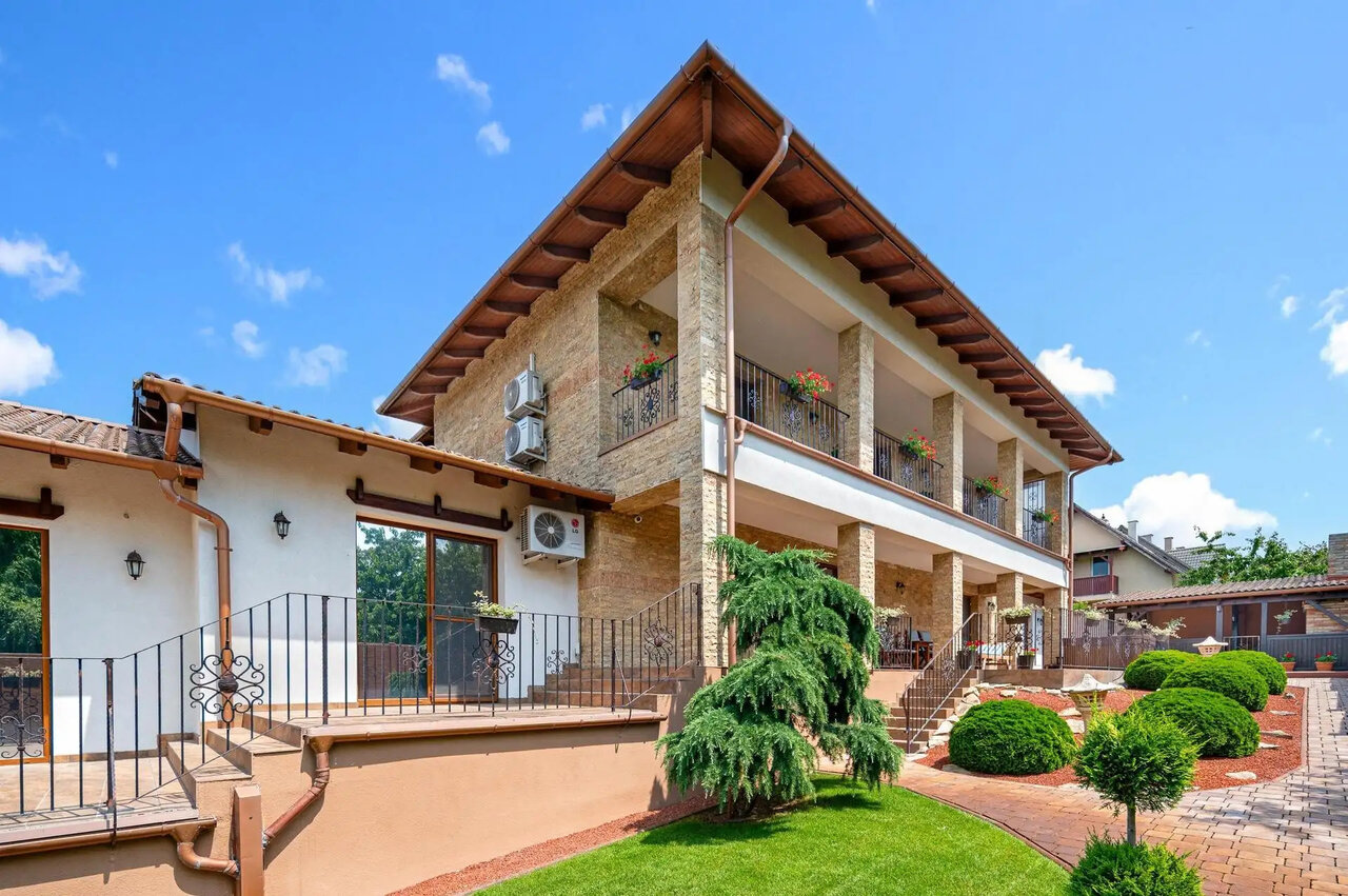 Luxus Mediterrán Családi Ház Eladó - Győr, Szitásdomb | 528 m² | Medence, Szauna, Borospince