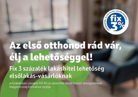 Világos nappali fotellel és természetes fénnyel