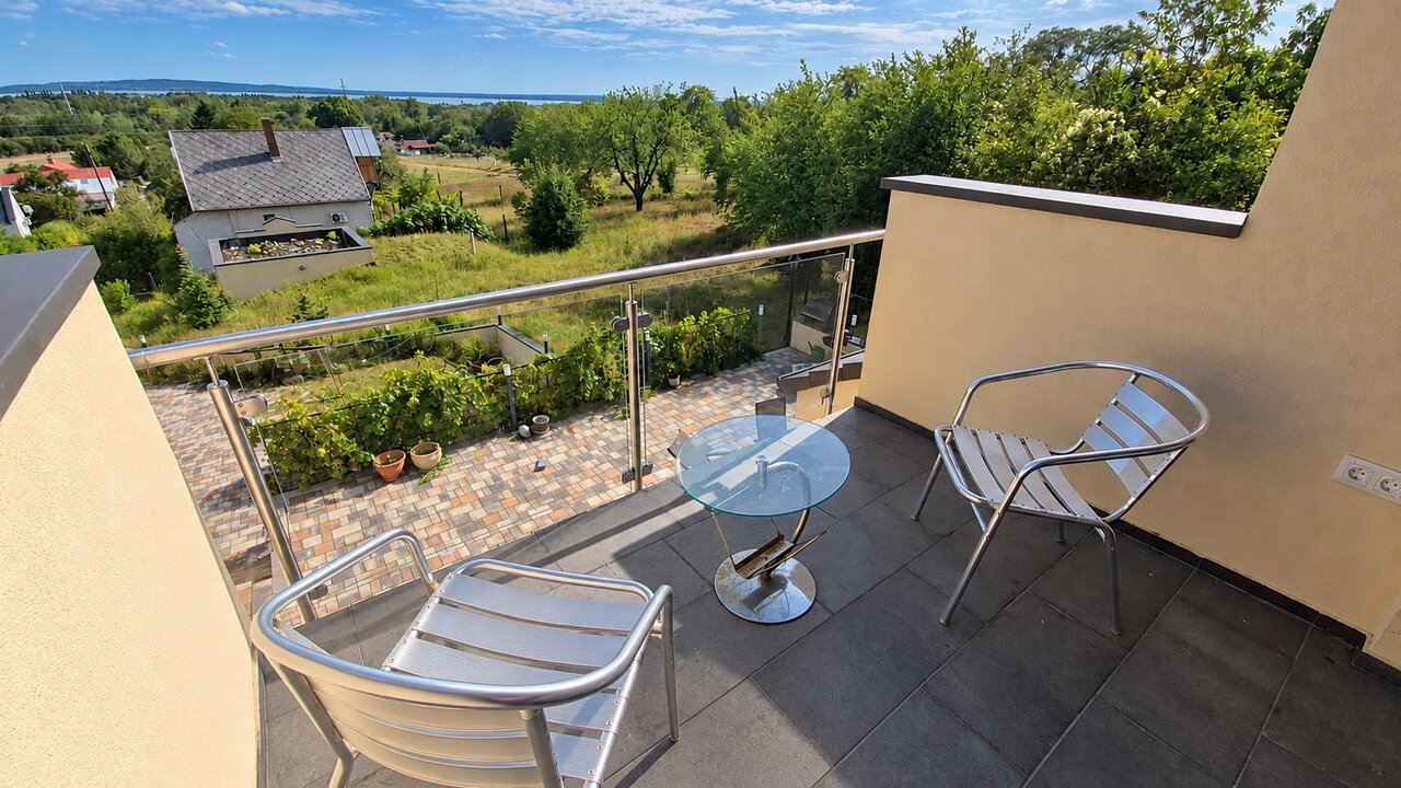 Eladó ház Cserszegtomaj, 240 m², balatoni panoráma - 219 M Ft