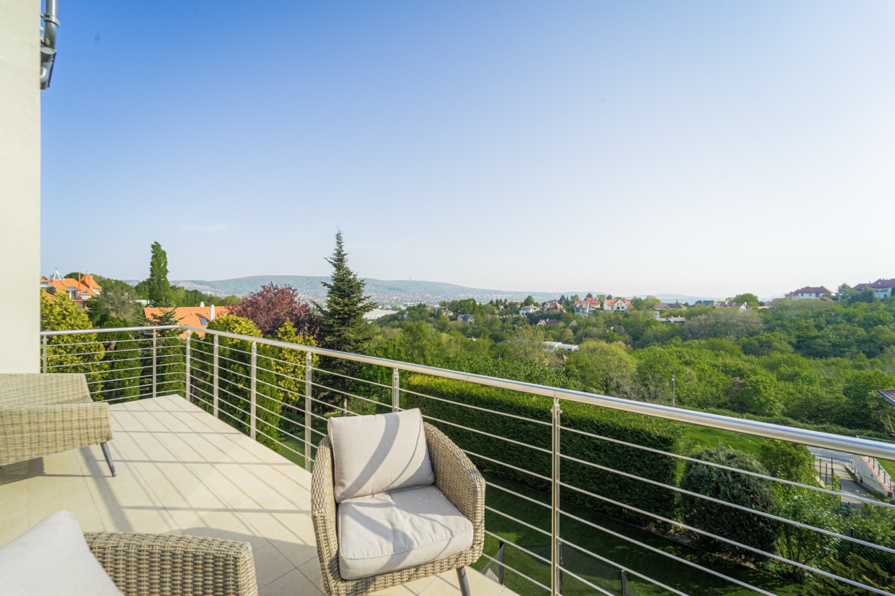 Panorámás terasz