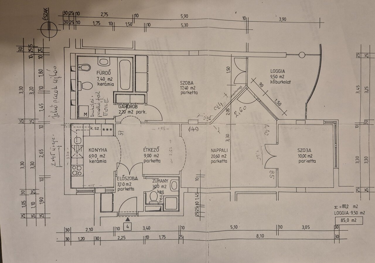 A Medve utcai lakás alaprajza: nappali 20,60 m², szoba 17,40 m², szoba 10,00 m², étkező 9,00 m², fürdőszoba 7,40 m², konyha 6,90 m², előszoba 3,70 m², zuhanyzó 3,00 m², gardrób 2,20 m² és 9,50 m²-es fedett terasz (loggia)